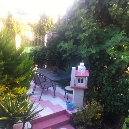 ניאה מיכאניונה Roses Apartments מראה חיצוני תמונה