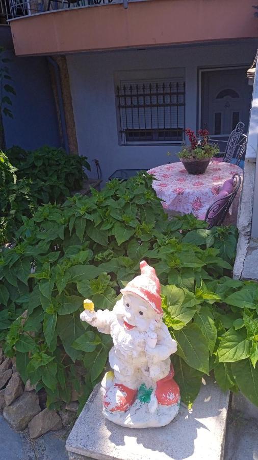 ניאה מיכאניונה Roses Apartments מראה חיצוני תמונה