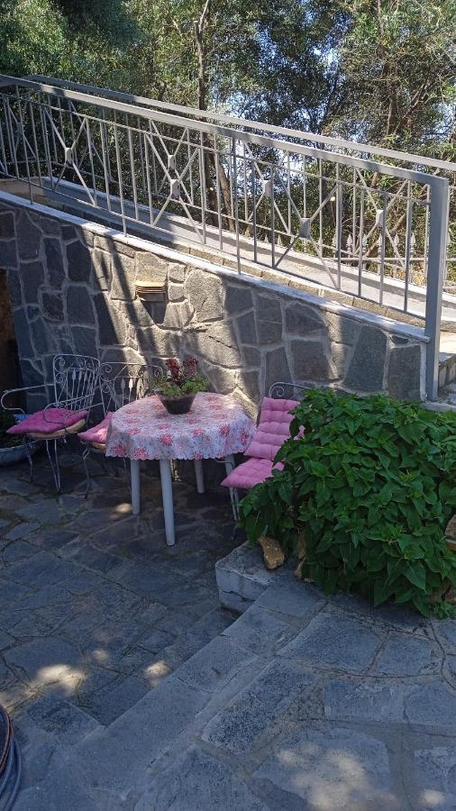 ניאה מיכאניונה Roses Apartments מראה חיצוני תמונה