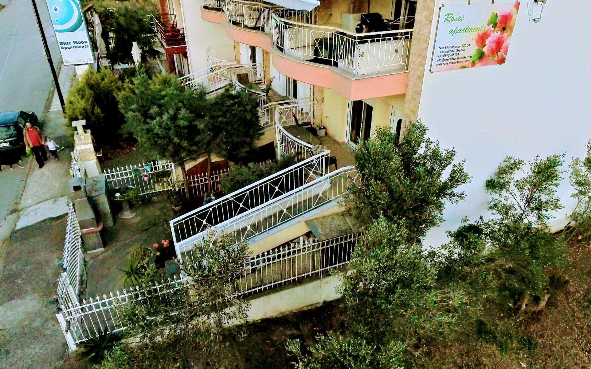 ניאה מיכאניונה Roses Apartments מראה חיצוני תמונה